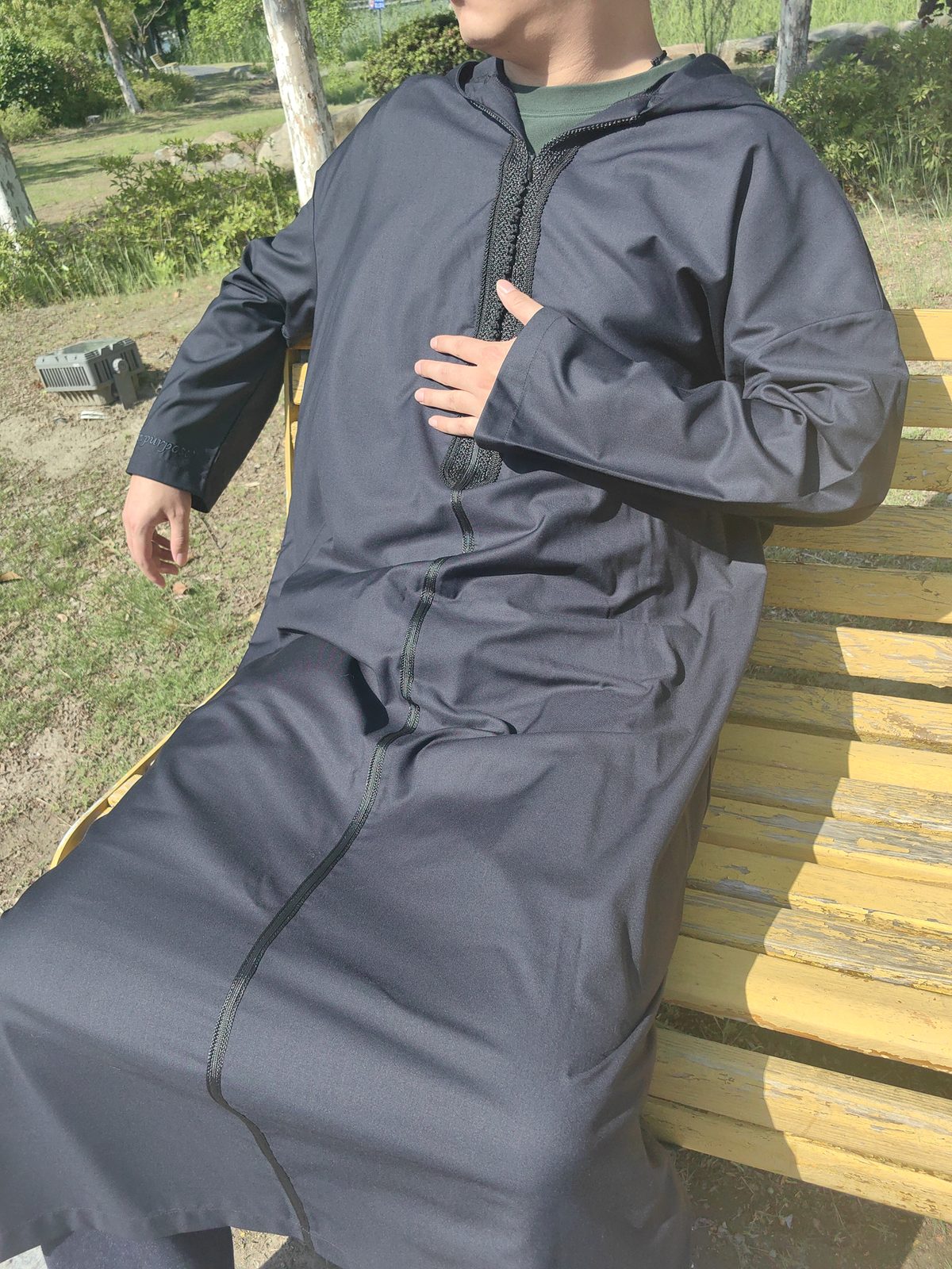 Lightweight Moroccan hooded thobe for transitional seasons